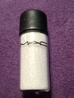 MAC Cosmetics Shimmer Pigment - Iridescent White with Hints of Purple